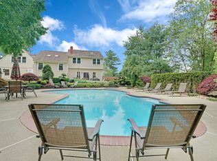 32 Alexandria Dr, Manalapan, NJ