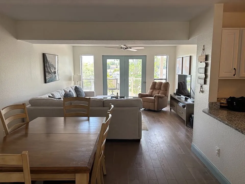 3 bed, 1206 sqft, $1,590 — Photo 2