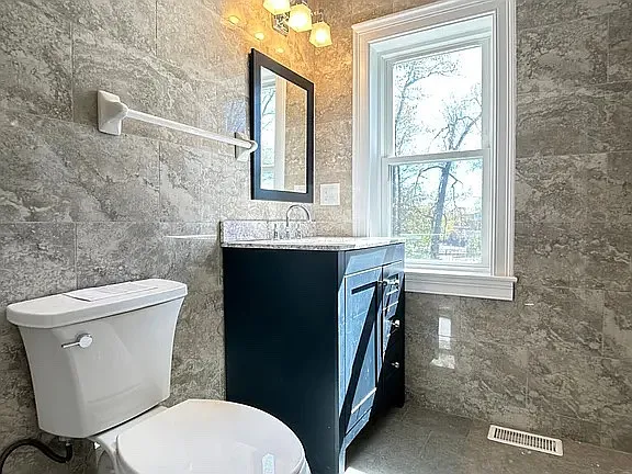 15 Moody St — Photo 8