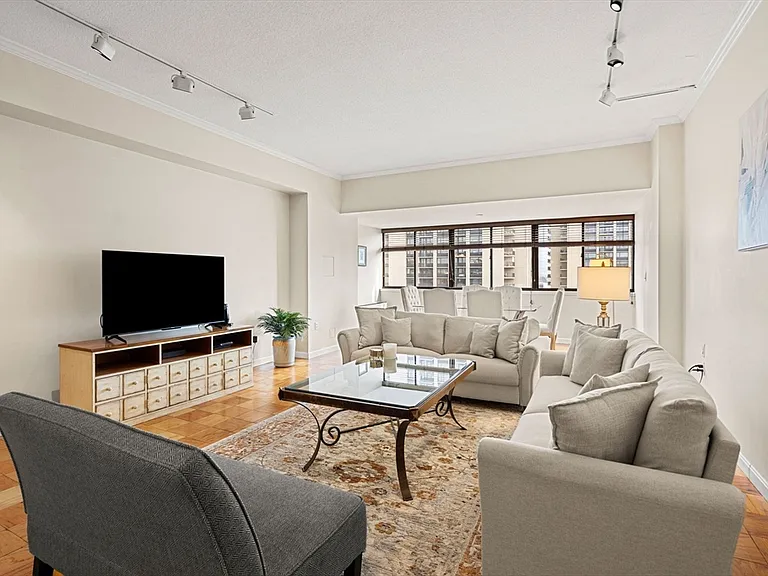 2 Hawthorne Pl #17M — Photo 8