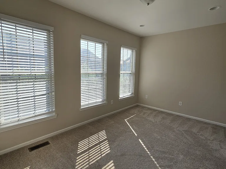 526 Graten St — Photo 19