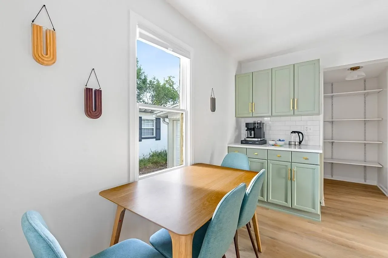 3 bed, 1172 sqft, $2,500 — Photo 2