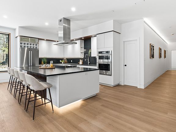 2nd image of 2 Woodside Meadow Road