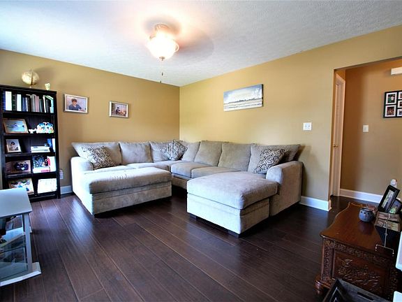 3rd image of 454 Love Ave