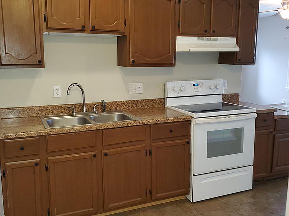 3rd image of 5135 Silvernail Dr