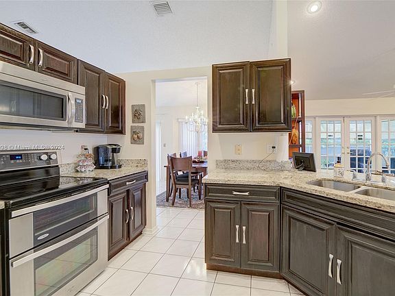 4th image of 10161 SW 55th Ln