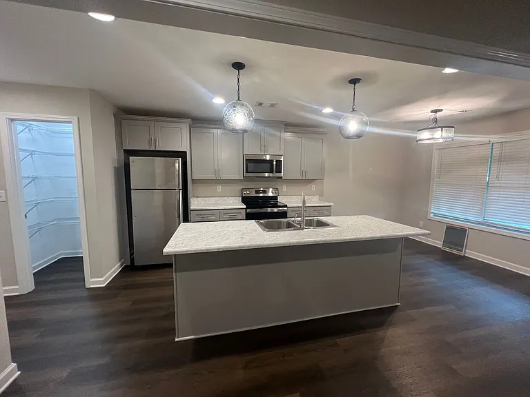 4450 Easthaven Cir — Photo 5
