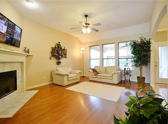 4th image of 588 Griffith Dr
