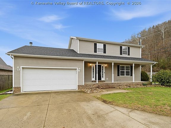 3rd image of 2 Hampton Dr