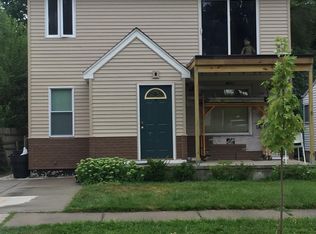 20572 Ridgemont Rd, Harper Woods, MI 48225