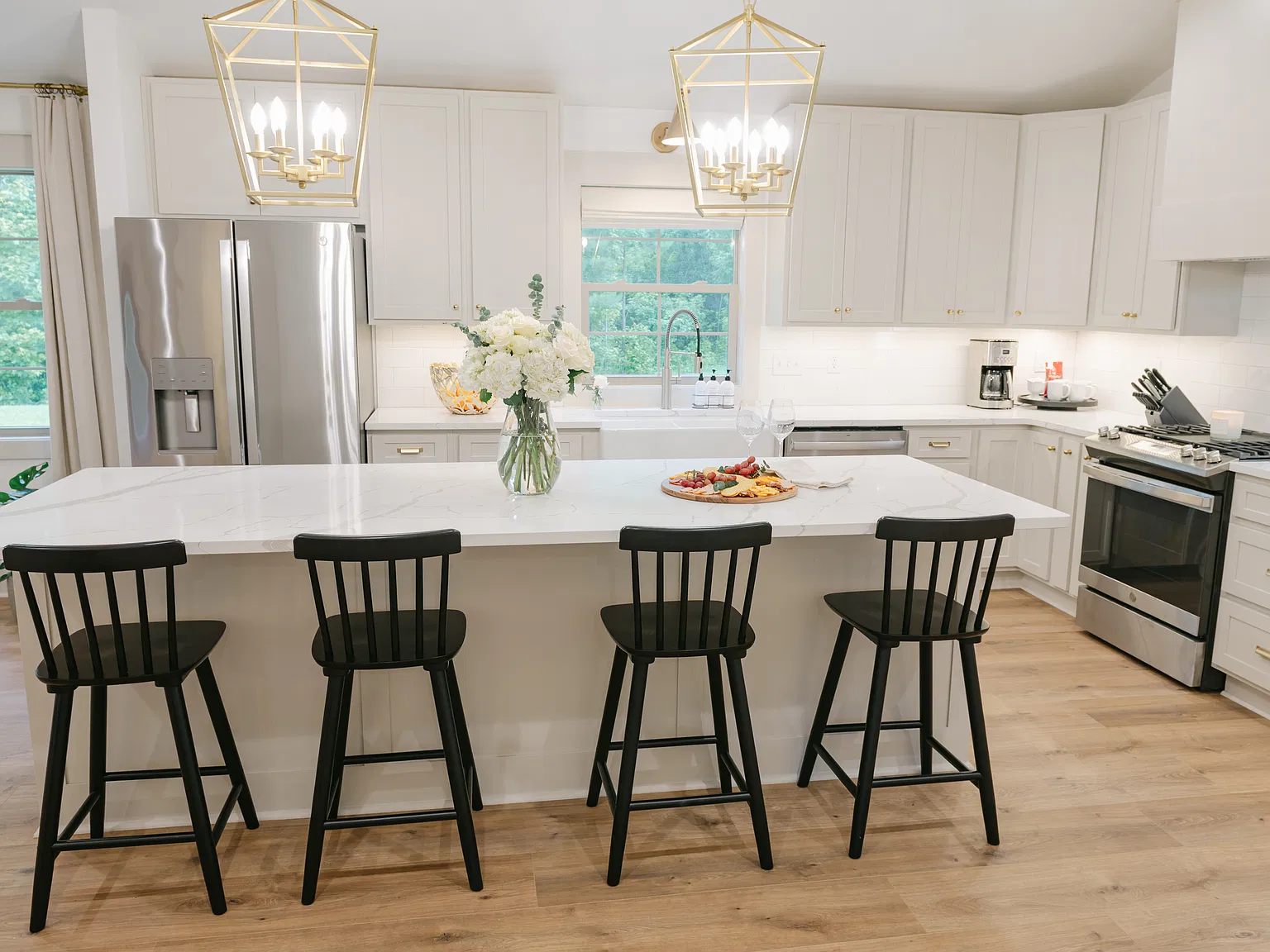 4 bed, 2725 sqft, $5,000 — Photo 3