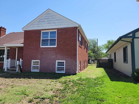 2nd image of 2122 Madison St