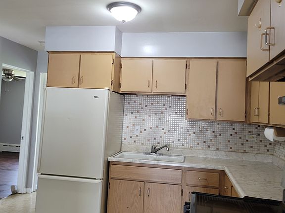 2nd image of 2850 Darrow Ln