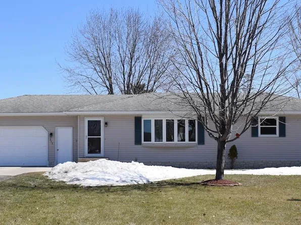 312 Sherwood Ave N, Thief River Falls, MN 56701