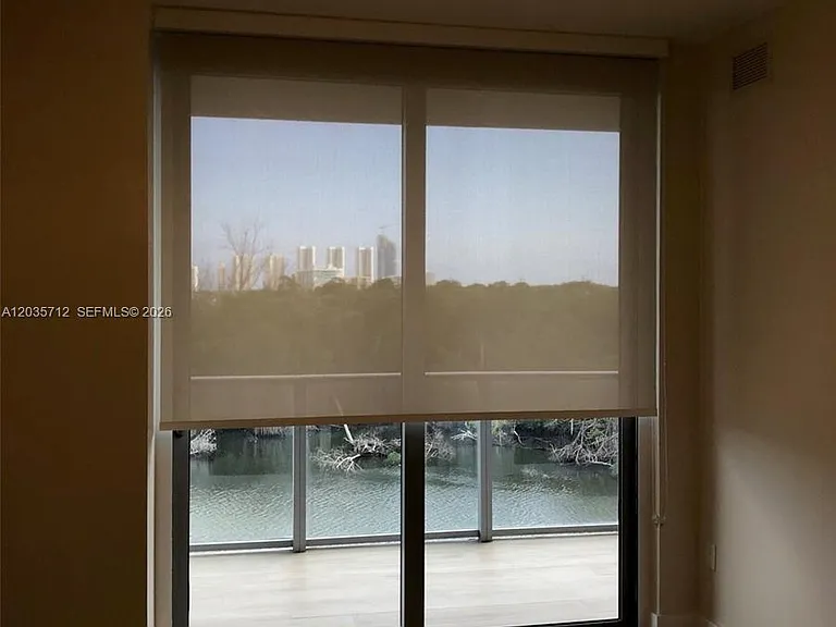 16385 Biscayne Blvd #519 — Photo 32