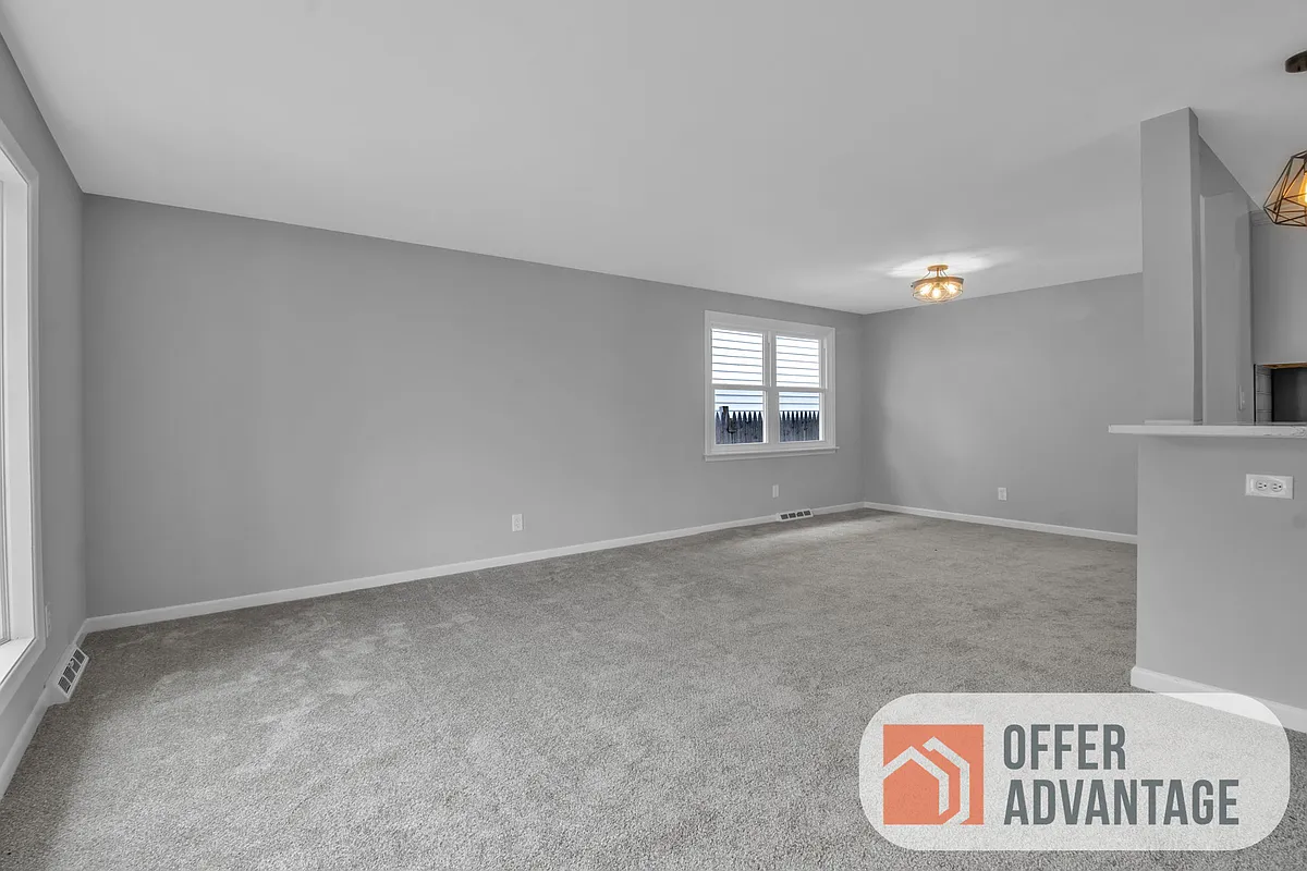 Building Photo - 31 W Cherbourg Dr