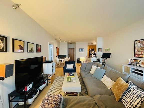 4th image of 435 W Erie St APT 2006