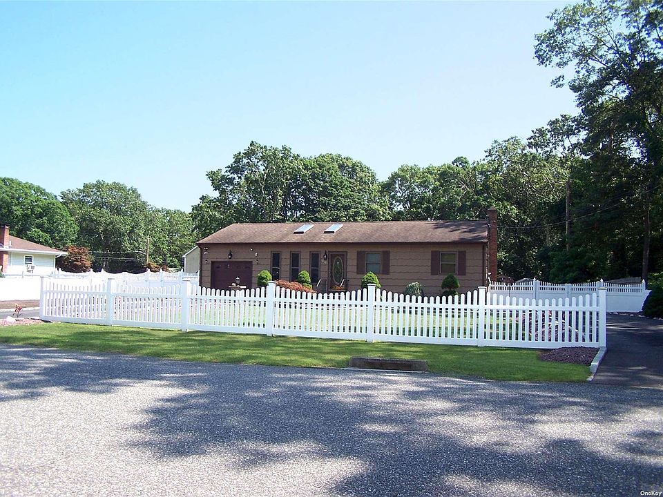 1st image of 60 Crestwood Dr