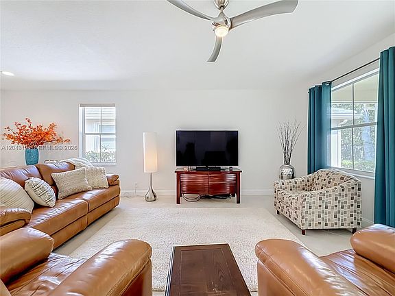 5th image of 1556 Winterberry Ln