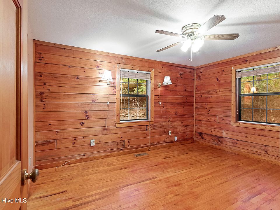 19th image of 186 Amandas Way