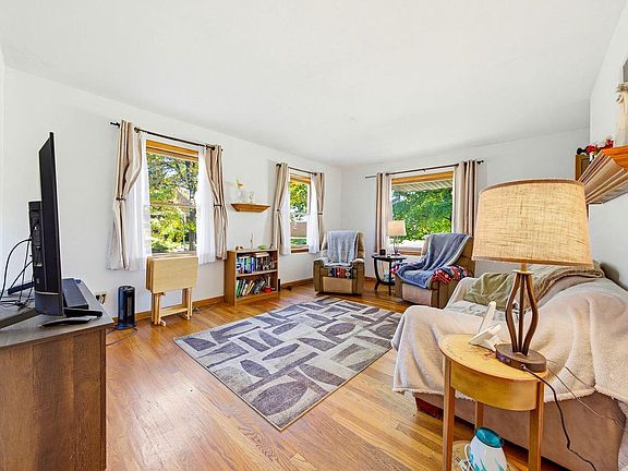3rd image of 5839 N 33rd STREET