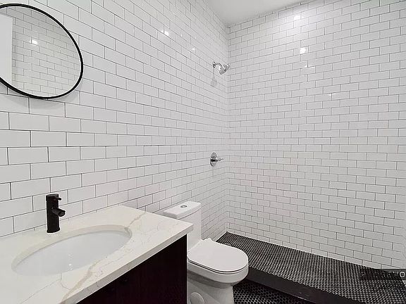 5th image of 464 Irving Ave #4