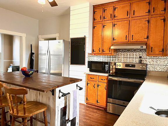 Gorgeous tin backsplash