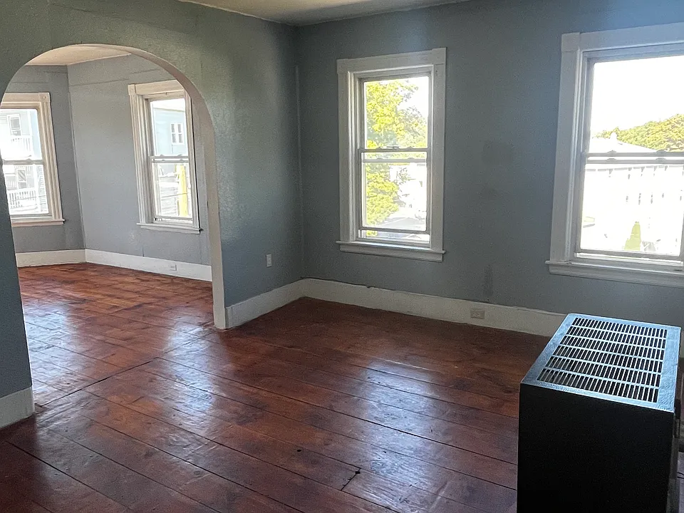 564 Main St #3