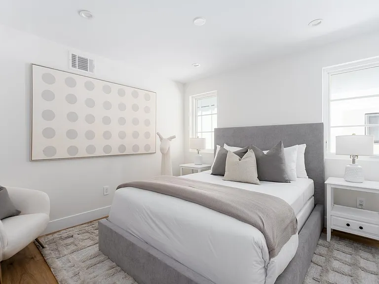 1025 W Balboa Blvd — Photo 25