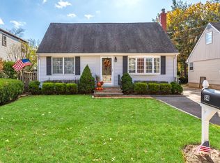 84 Rutgers Ln, Huntington, NY 11743