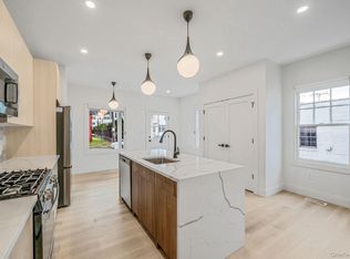 24 Skillman St, Roslyn, NY 11576