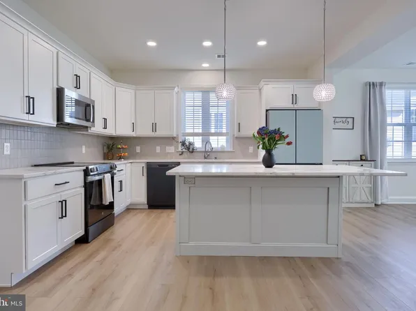211 Bellaride Ln, Millersville, PA 17551
