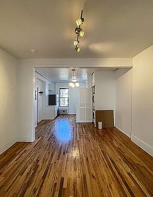 1st image of 401 Sackett St APT 3