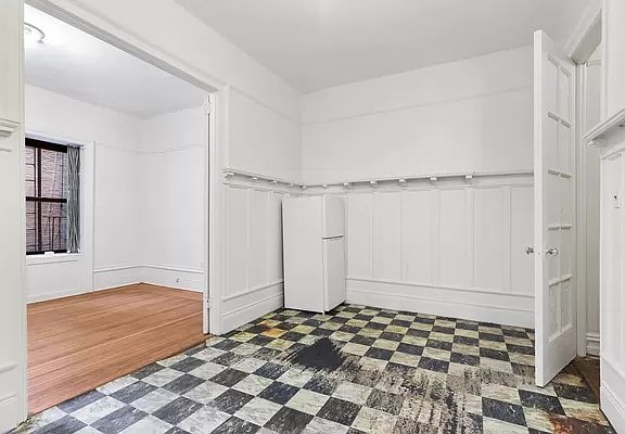 2nd image of 200 W 109th St APT 3