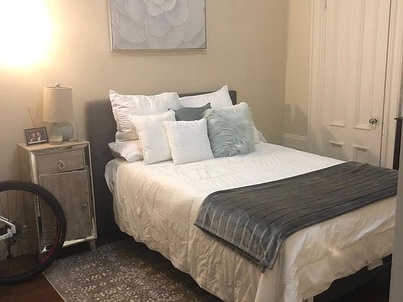 Bathroom off of the bedroom