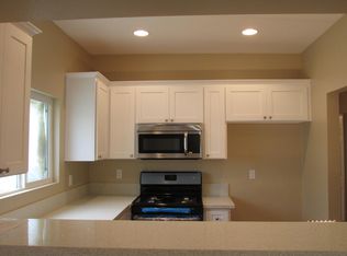 1514 W Summit St, Long Beach, CA 90810