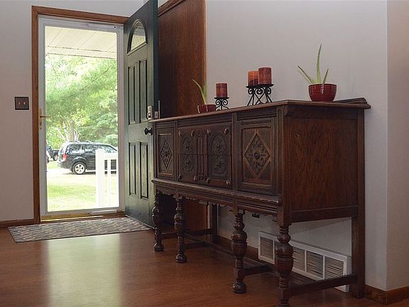 4th image of 1300 Ashwood Dr