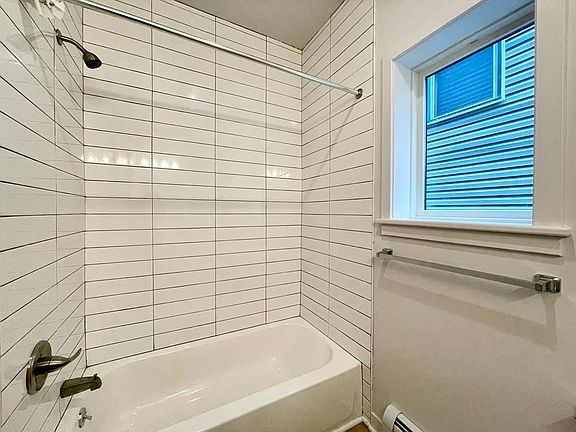4th image of 444 Bergen Ave #1LA