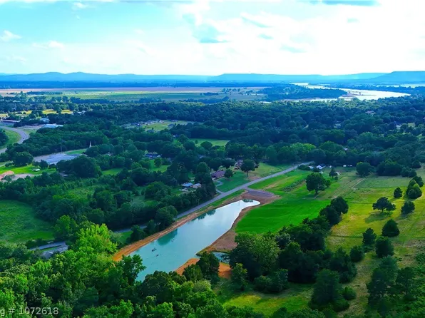 248 Crestview Dr, Morrilton, AR 72110