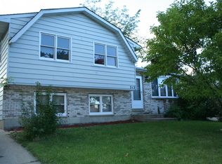 312 Hillandale Dr, Round Lake, IL 60073