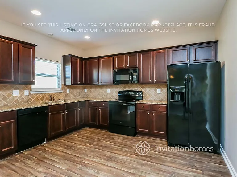 1124 Easley Ct — Photo 5