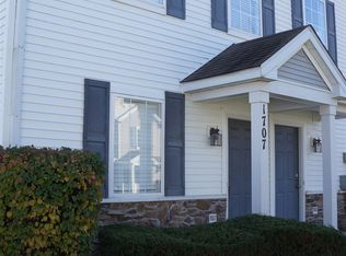 1707 Silverstone Dr, Carpentersville, IL 60110