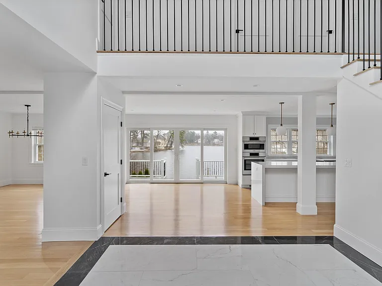 45 Lakeview Ave — Photo 5