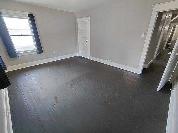5th image of 318 S 15th St