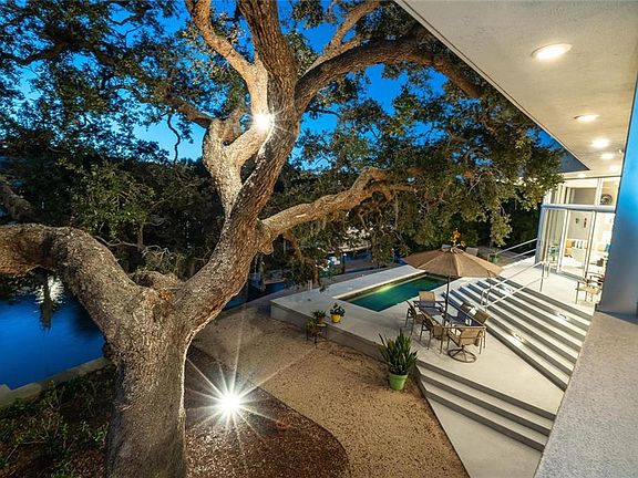 5th image of 509 Venice Ln