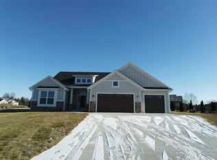 N75W24634 Lauren Ct, Sussex, WI 53089