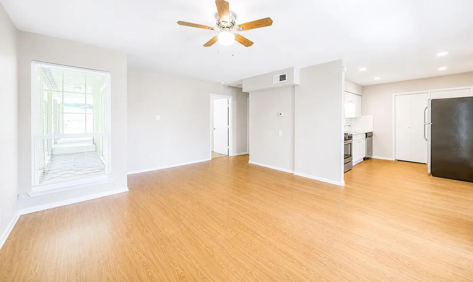 2 bed, 1.0 bath, 1742 sqft, $1,500 — Photo 4