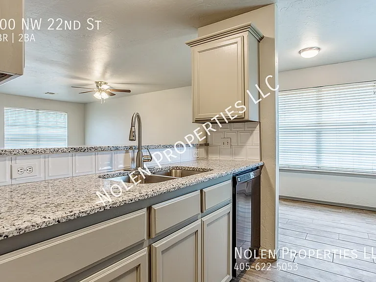800 NW 22nd St — Photo 10