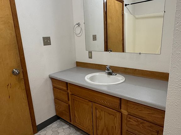 2nd image of 1627 Poplar St #1