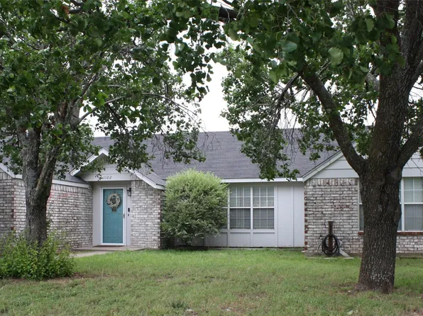 1102 Zahara St, Bowie, TX 76230